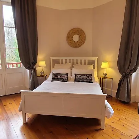 Le Manoir Du Moulin De Madame Frühstückspension